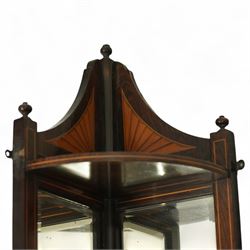 Edwardian mahogany corner two-tier shelf, with two bevelled mirrored panels on each tier, and an arched pediment with turned finals and decorative fan-shaped satinwood inlay with boxwood stringing, shaped lower apron also with satinwood fan inlay 