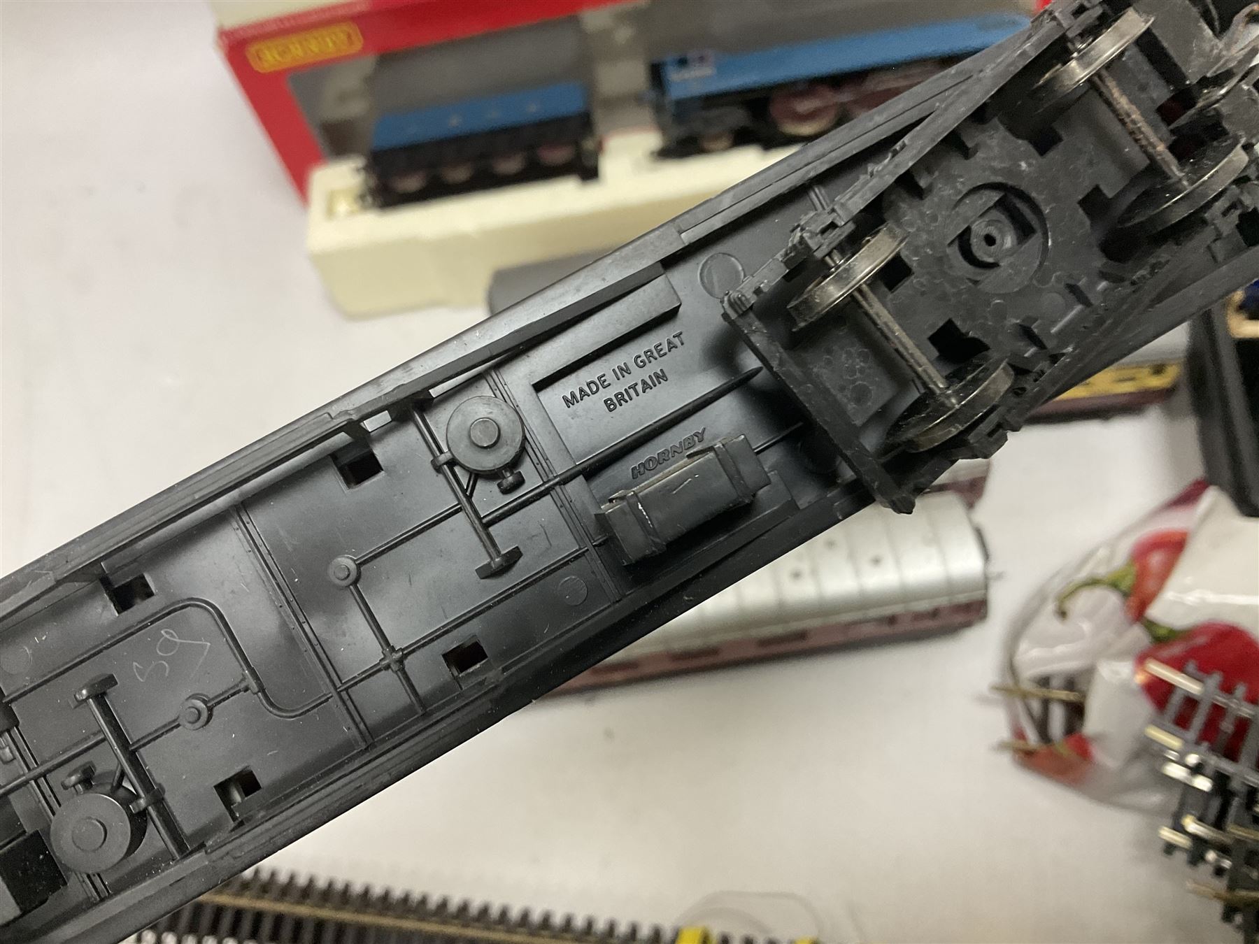 Various makers ‘00’ gauge - Hornby DCC ready LNER 4-6-2 ‘The Mallard’ no.4468 in blue with original box; Lima British Railway Class 33 Bo-Bo diesel locomotive no.33025; quantity of coaches, wagons and track to include Hornby, Lima, Tri-Ang etc (26) 