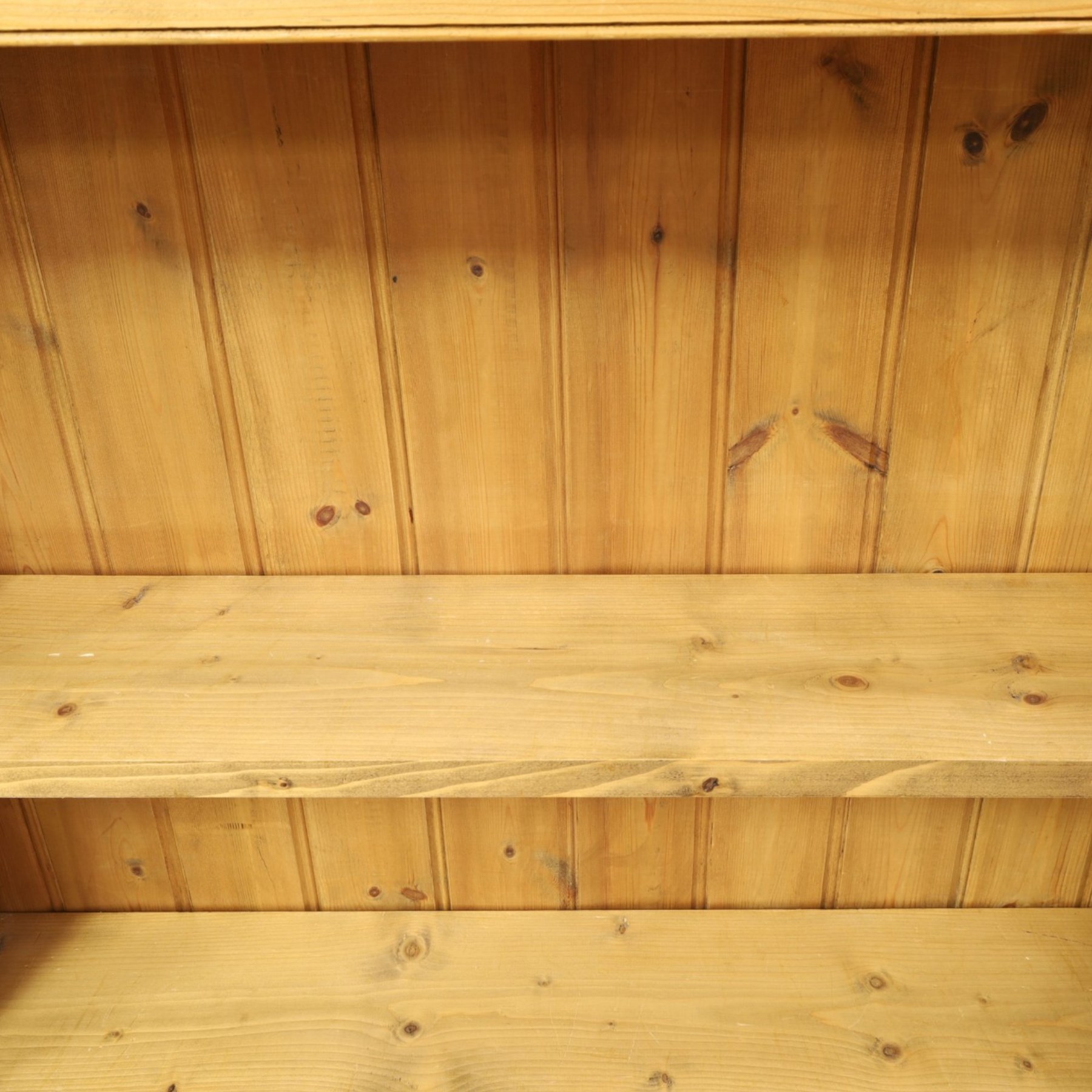 Traditional large pine bookcase, moulded cornice above five adjustable shelves
