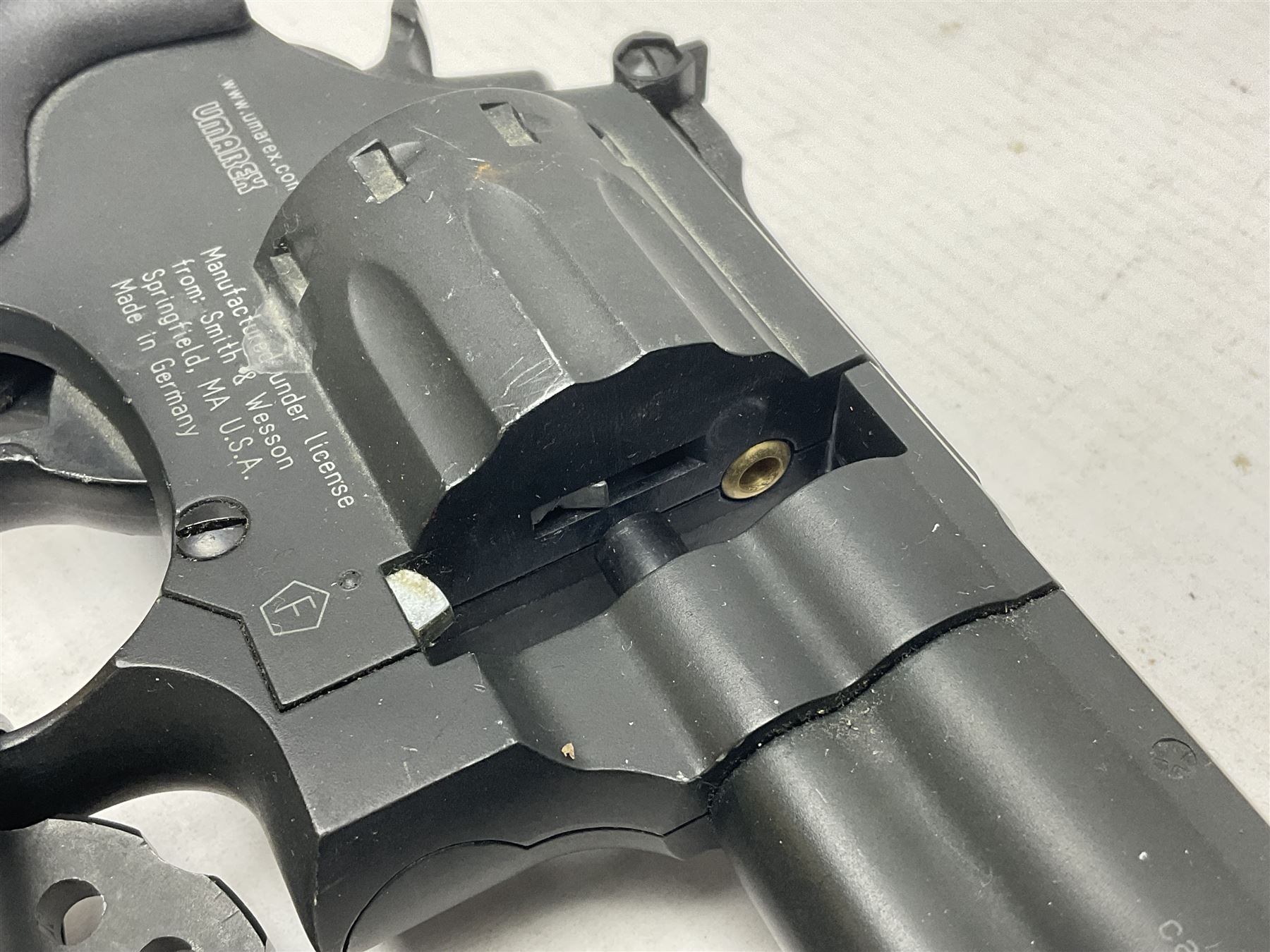 Umarex Smith and Wesson model 586-4 .177 air pistol serial no.S074938959 with circular 10-shot magazine L29cm  NB: AGE RESTRICTIONS APPLY TO THE PURCHASE OF AIR WEAPONS.