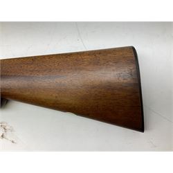 Midland Gun Company Birmingham & London 12-bore side-by-side box-lock non-ejector double barrel shotgun with 76cm damascus barrels, Prince of Wales style walnut stock with chequered grip and fore-end, top safety and engraved lock no.62160 L120cm overall; in scratch built baize lined wooden case. SHOTGUN CERTIFICATE REQUIRED.