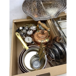 A selection of metalware, to include a quantity of graduated copper pan sets, copper kettle, assorted silver plate, etc. 
