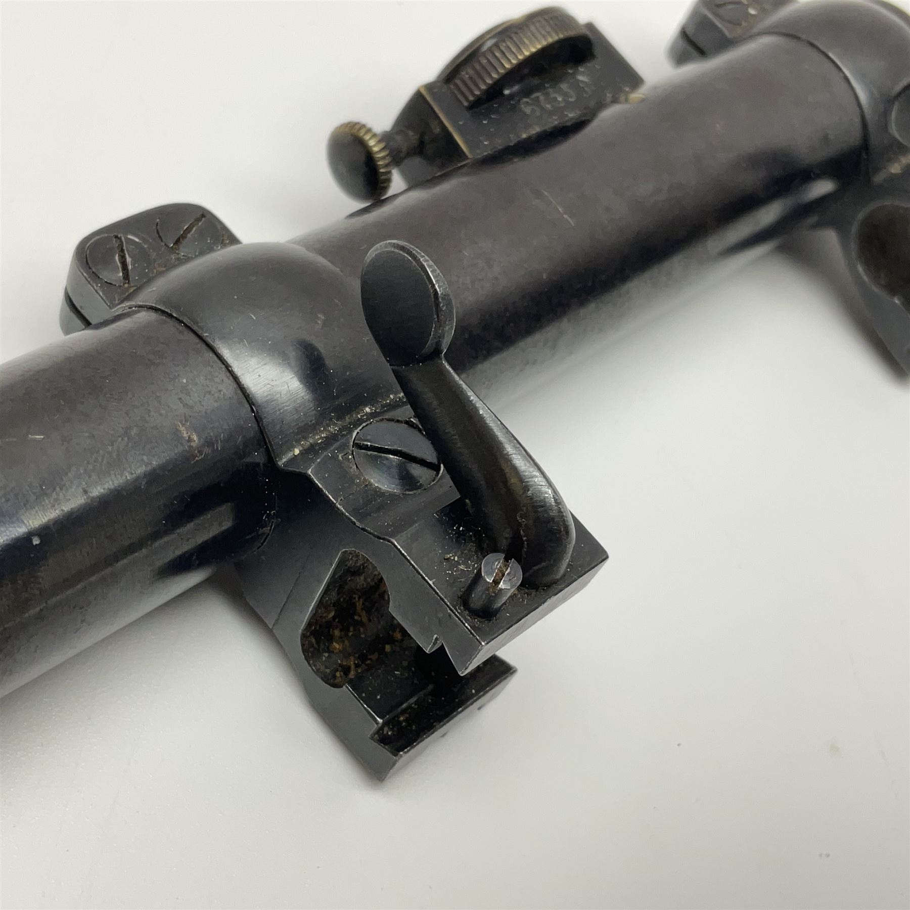 Oigee Berlin Gnomet 2.5x telescopic sight with adjustable quick detachable mounts and picket post graticule; retailers marks for Alex Henry & Co 22 Frederick Street Edinburgh No.6733 L23cm