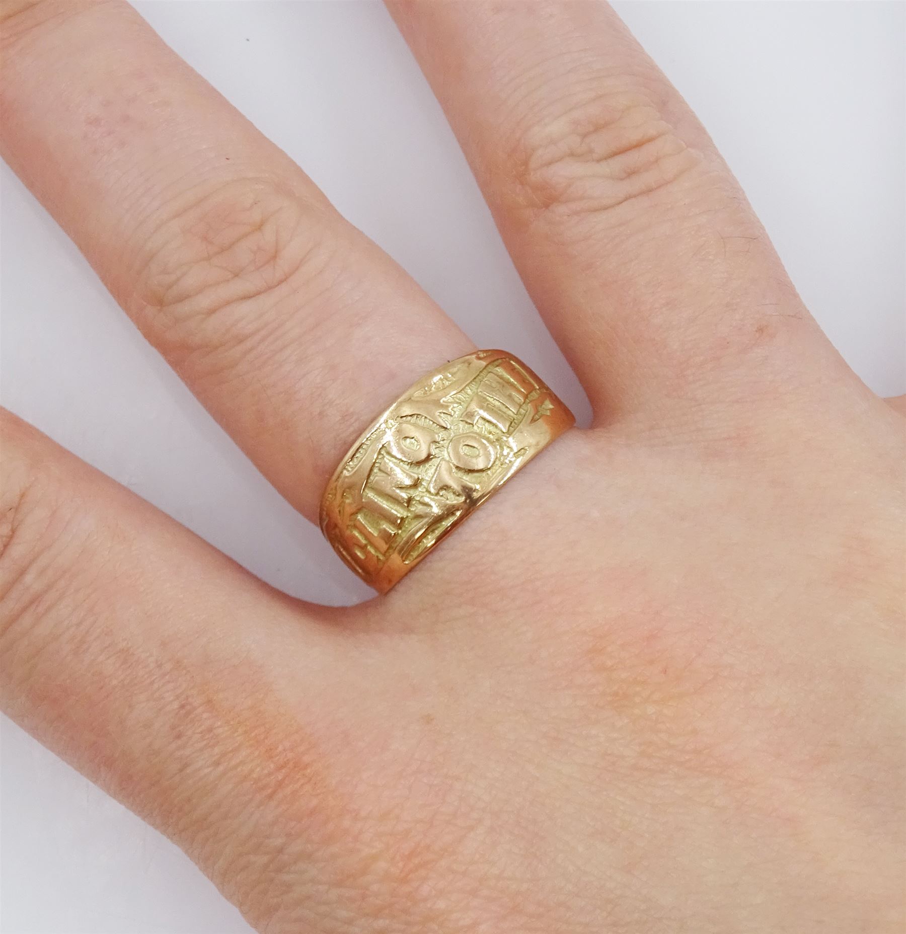 Early 20th century 9ct rose rose 'I Cling To Thee' ring, Chester 1916