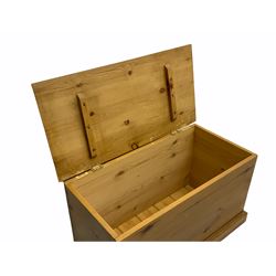 Solid pine blanket box, hinged lid