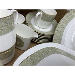 Royal Doulton Sonnet pattern part tea and dinner service, to include meat platter, coffee pot, sauce boat etc, in two boxes 