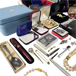 Silver stone set pendant necklace, costume jewellery, including beaded necklaces, brooches, pendants and other collectables