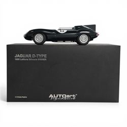 Autoart Signature Jaguar D-Type 1955 LeMans 24 Hours Winner, racing no. 6 in racing green, boxed
