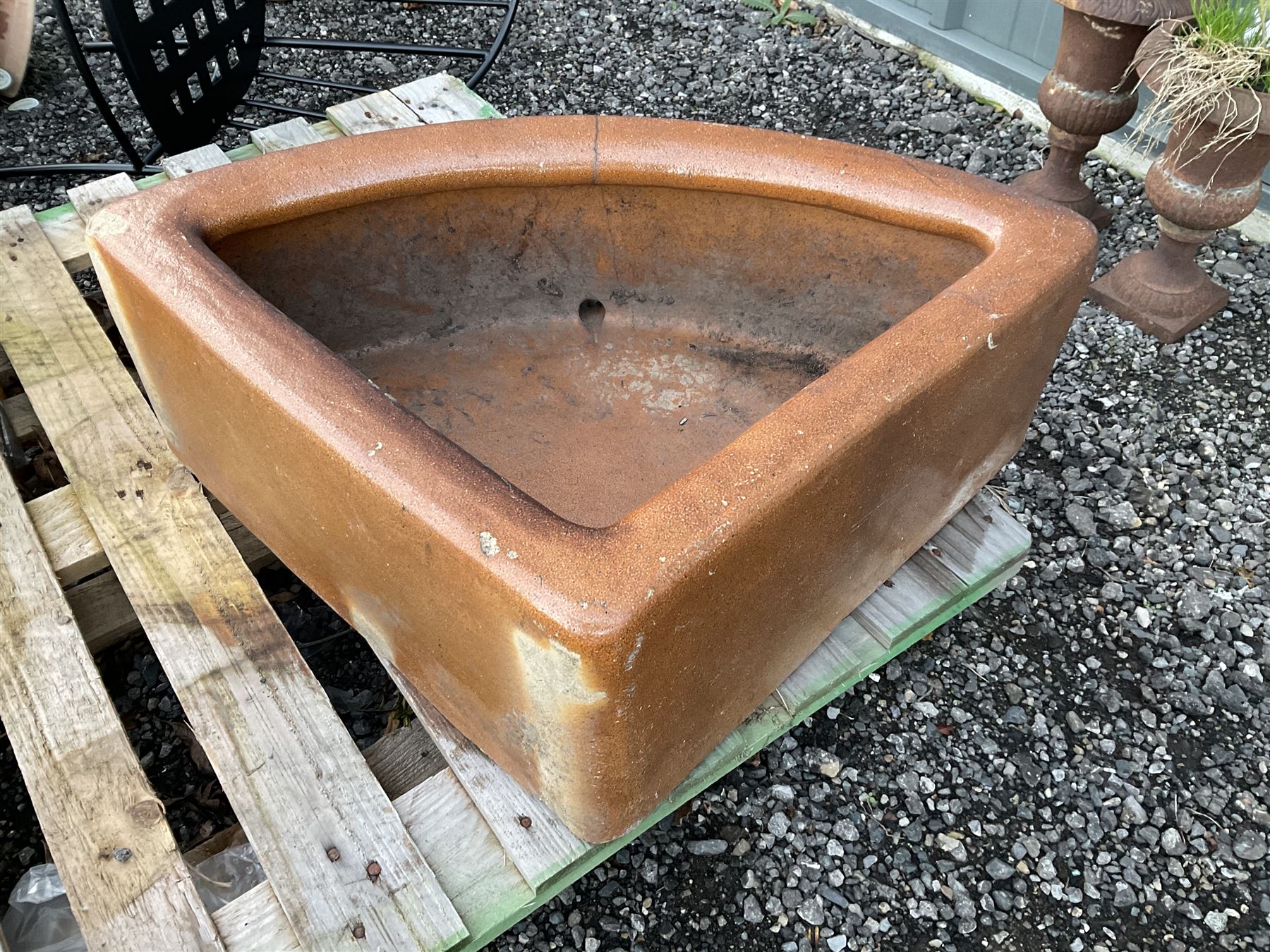 Glazed corner trough - THIS LOT IS TO BE COLLECTED BY APPOINTMENT FROM DUGGLEBY STORAGE, GREAT HILL, EASTFIELD, SCARBOROUGH, YO11 3TX