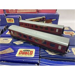 Hornby Dublo - 4620 Breakdown Crane; TPO Mail Van Set; D1 Level Crossing; Pullman cars and goods vans; with a large quantity of track to include straight and curved track, switch points and buffer stops; boxed and loose