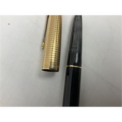 Five Parker fountain pens with gold caps, to include 65 Consort Insignia with rolled cross hatch gold cap, two Parker 51 fountain pens in burgundy with 12ct rolled gold caps, together with two further 51 examples in blue and black, all with stamped lids
