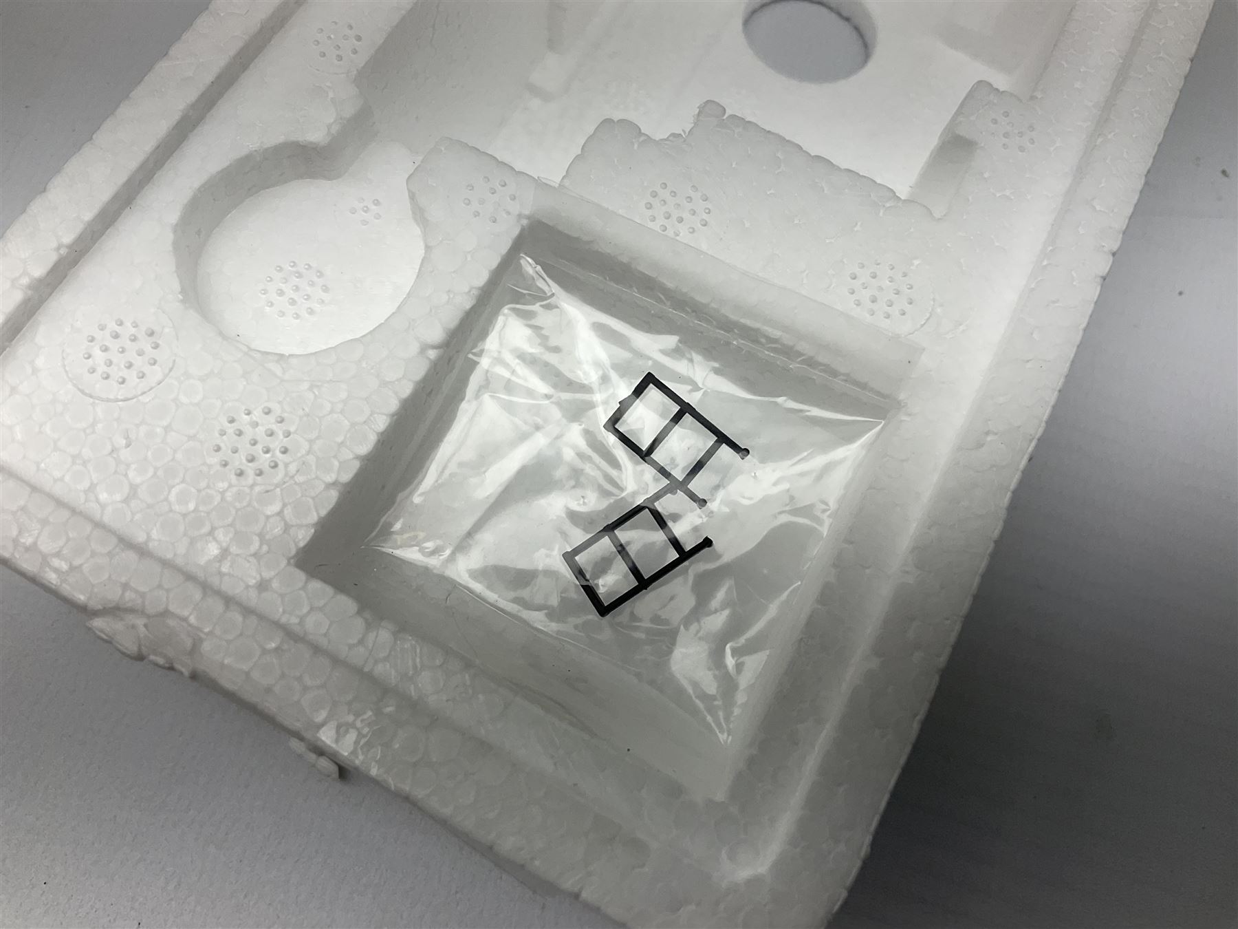 Bachmann Branch-Line '00' gauge - Class 08 Diesel Shunter locomotive no. D3336, Class 20 Diesel locomotive no. D8000, Class 04 Diesel Shunter locomotive no. 11217 and Class 08 Diesel Shunter locomotive no. 13029 (4)