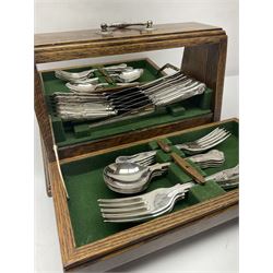 Silver plated canteen of kings pattern cutlery, house in oak canteen of trapezium form 