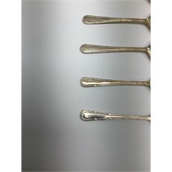 Oneida Community silver plated cutlery in the Mansion House pattern, comprising fithteen teaspoons, twelve soup spoons and six serving spoons together with matched cutlery, compromising fourteen forks, twentythree knives, twelve spoons, ten dessert spoons, one teaspoons,and a selection of other cutlery. 