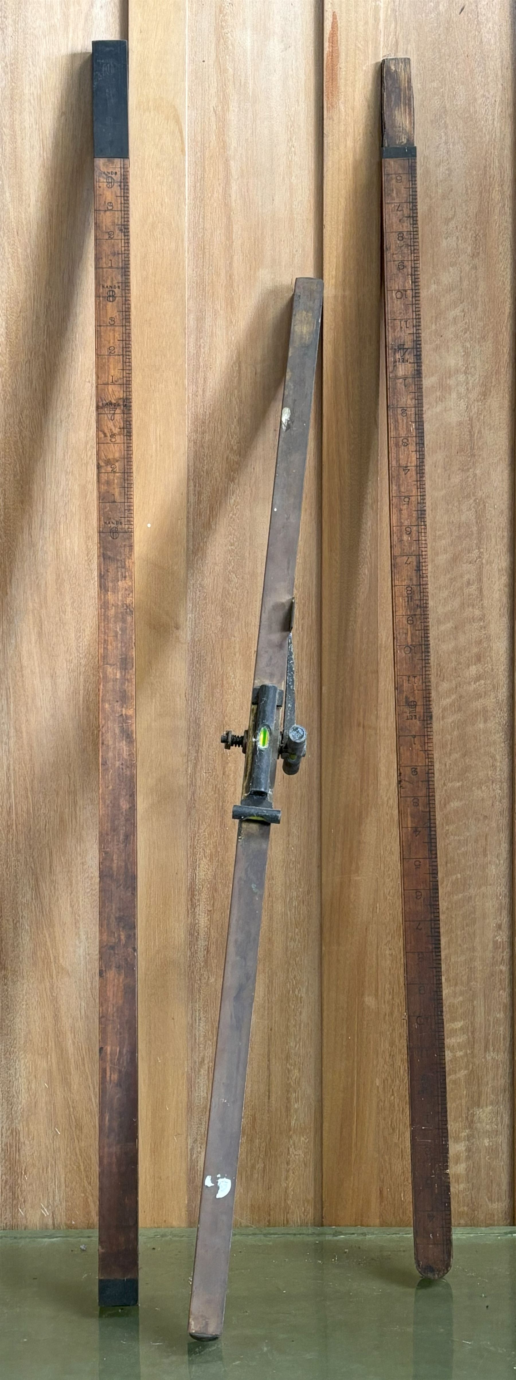 Large two sectional brass mounted treen two sectional surveyors measure, marked for hands and feet (L198cm) together with an early 20th century brass spirit level. (2) - COLLECTION BY APPOINTMENT FROM: The White House, Thirsk Road, Easingwold, York, YO61 3NF - CALL 01723 507111 TO ARRANGE