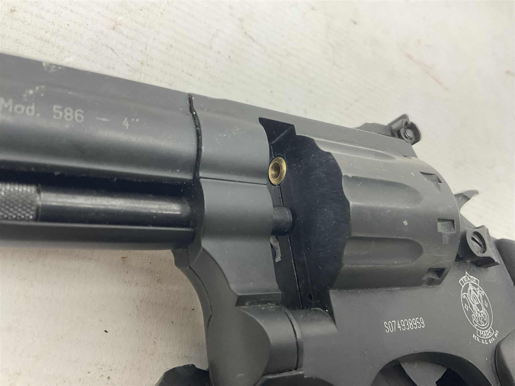 Umarex Smith and Wesson model 586-4 .177 air pistol serial no.S074938959 with circular 10-shot magazine L29cm  NB: AGE RESTRICTIONS APPLY TO THE PURCHASE OF AIR WEAPONS.