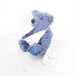 Set of seven Steiff Days of the Week Bears, issued by Danbury Mint, seven jointed bears with stitched noses, all dressed for a different day of the week, with Steiff button in ear and original tags, H24cm