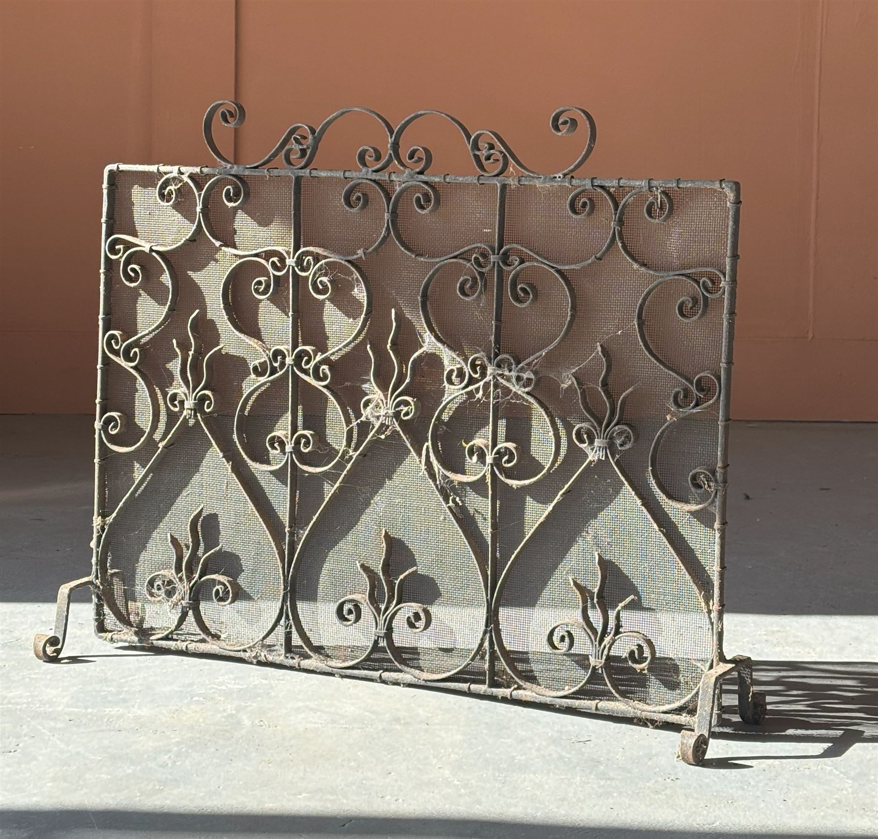 19th century wrought iron and mesh spark guard, decorated with conforming 'S' scrolls and standing on four out splayed supports (H53cm)  - COLLECTION BY APPOINTMENT FROM: The White House, Thirsk Road, Easingwold, York, YO61 3NF - CALL 01723 507111 TO ARRANGE