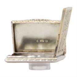 Victorian silver castle-top vinaigrette, of rectangular form, the hinged cover relief embossed with Windsor Castle, opening to reveal a foliate pierced grille, hallmarked Gervase Wheeler, Birmingham 1839, W4cm