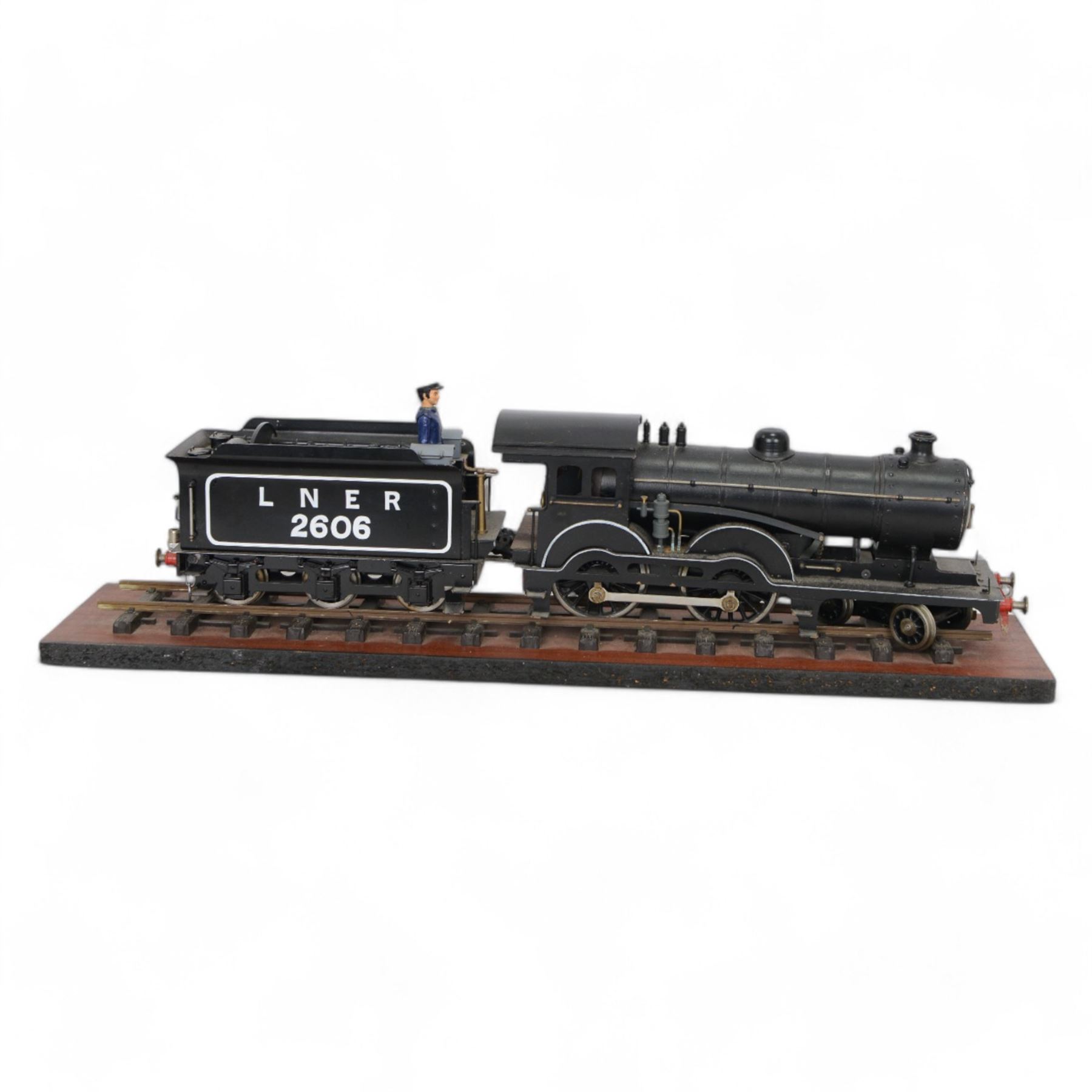Kit-built Gauge 1 remote controlled 4-4-0 locomotive and tender no. 2606 in LNER black, on wooden plinth