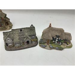 Seventeen Lilliput Lane models, to include The Dalesman, Windy Ridge, Cat Coombe Cottage, Granny Smiths, ect, all with deeds and original boxes (17)