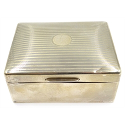  Silver box, engine turned decoration by Charles & Richard Comyns, London 1922 12cm  