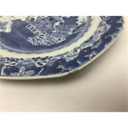 18th century Chinese export blue and white plate of octagonal form, with a pagoda landscape, D23cm