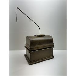 Early 20th century Edison Standard phonograph, with lift-off oak cover, Serial No S160855, brass horn, W25cm