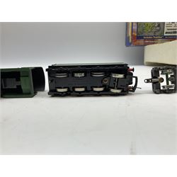 Hornby '00' gauge - Flying Scotsman boxed electric train set with No.4472 'Flying Scotsman' locomotive, three coaches and accessories