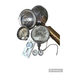 Automobilia collectables, including Morris Minor Smiths speedometer and a wheel trim, Austin wheel trim, a vehicle spotlight and a brass vehicle Pyrene fire extinguisher, etc