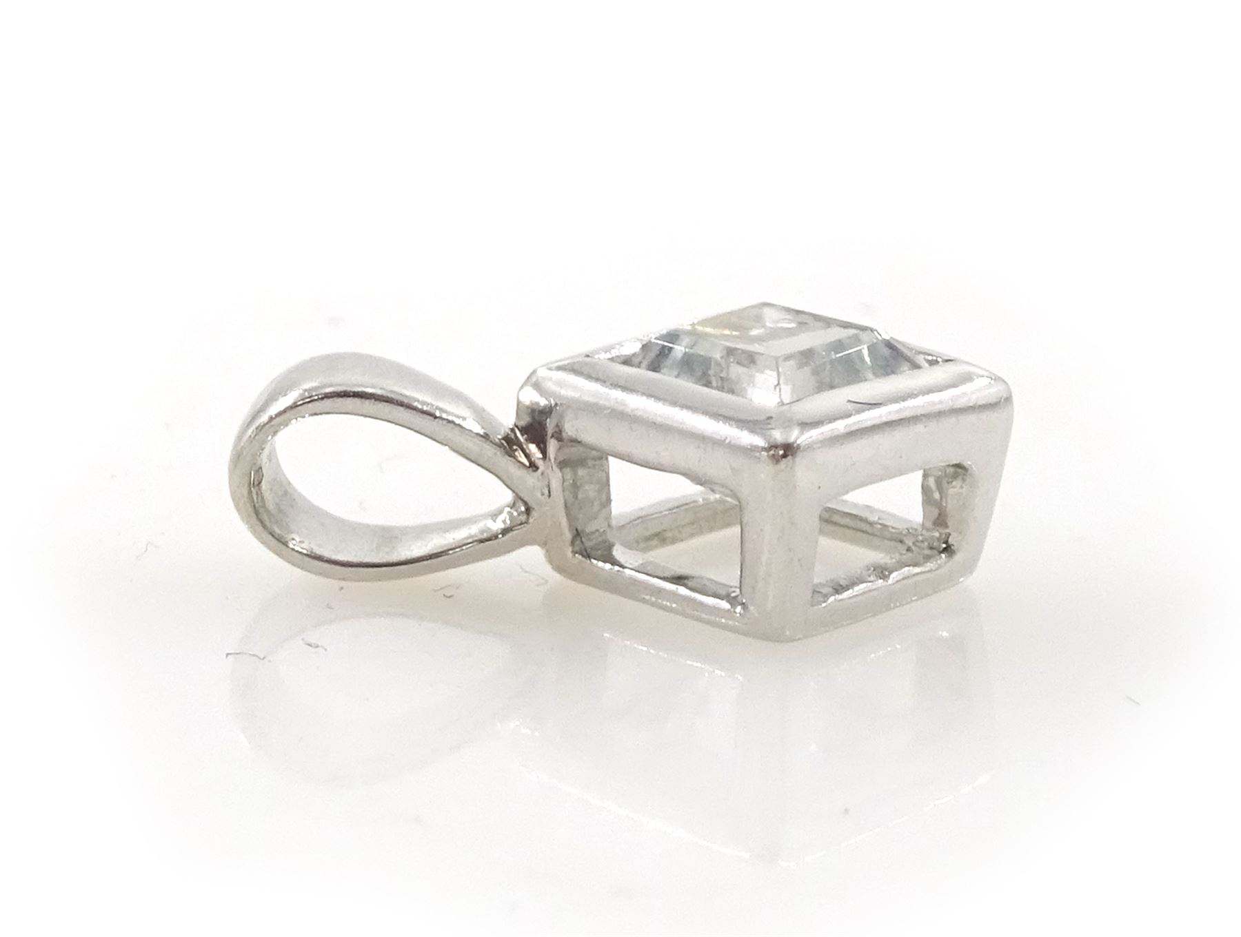 9ct white gold single stone, square cut blue topaz pendant, hallmarked