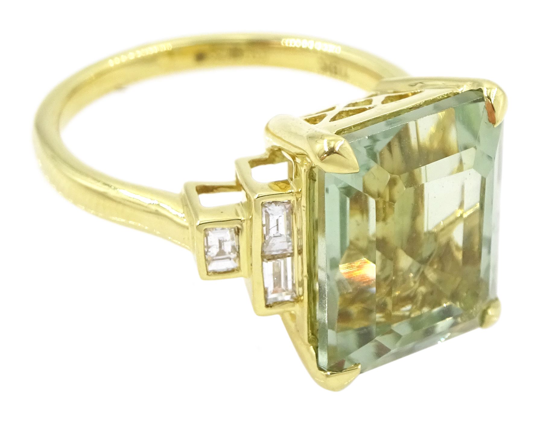 18ct gold green amethyst and diamond ring, single stone octagonal cut green amethyst ring, flanked by three baguette cut diamond either side, hallmarked, amethyst approx 6.10 carat, total diamond weight approx 0.25 carat