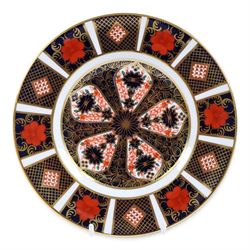 Set of six Royal Crown Derby Old Imari 1128 pattern set of six teacups, saucers and tea plates