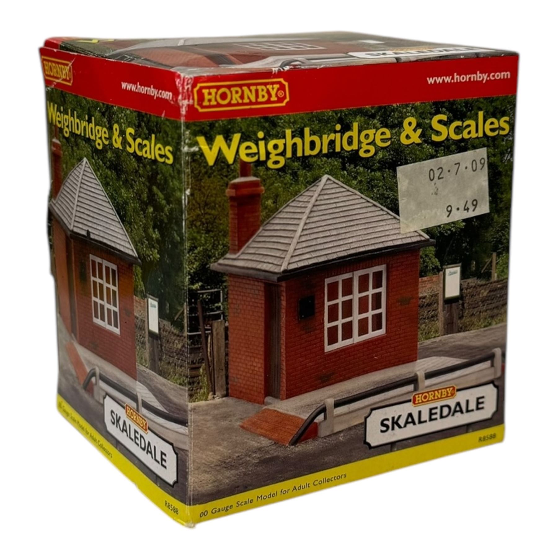 Ten Hornby '00' gauge Skaledale buildings, comprising two R8744 Straight Walls, R8564 Model Shop, R9768 The Pharmacy, R8501 Raven Cottage, R8515 Clovelly Cottage, R8626 Country Fire Station, R8588 Weighbridge & Scales, R8638 Platform & Shelter and R9763 Off Your Head Barbers Shop, all boxed