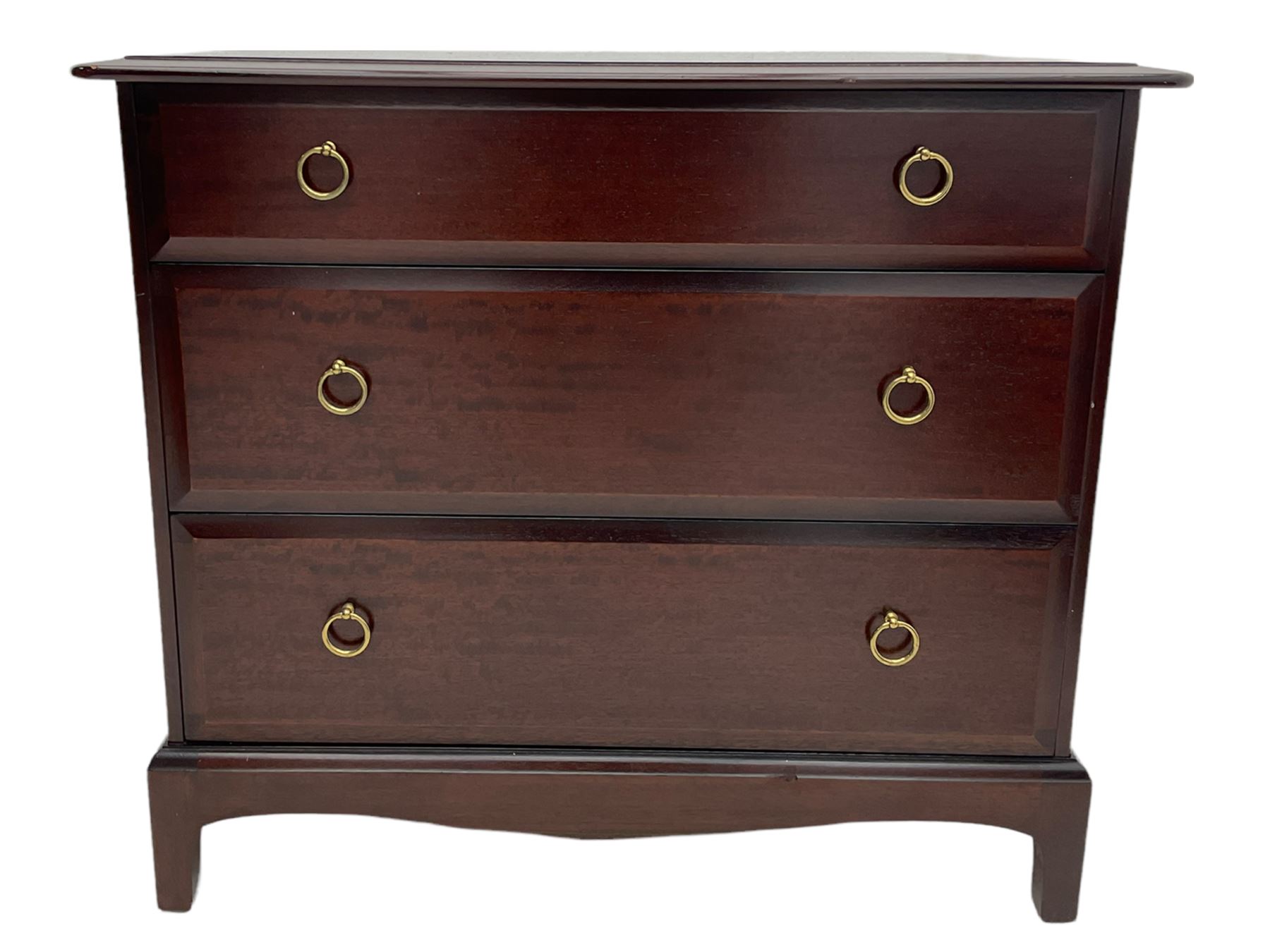 Stag - Minstrel range mahogany three drawer chest, pair of matching bedside stands and blanket box