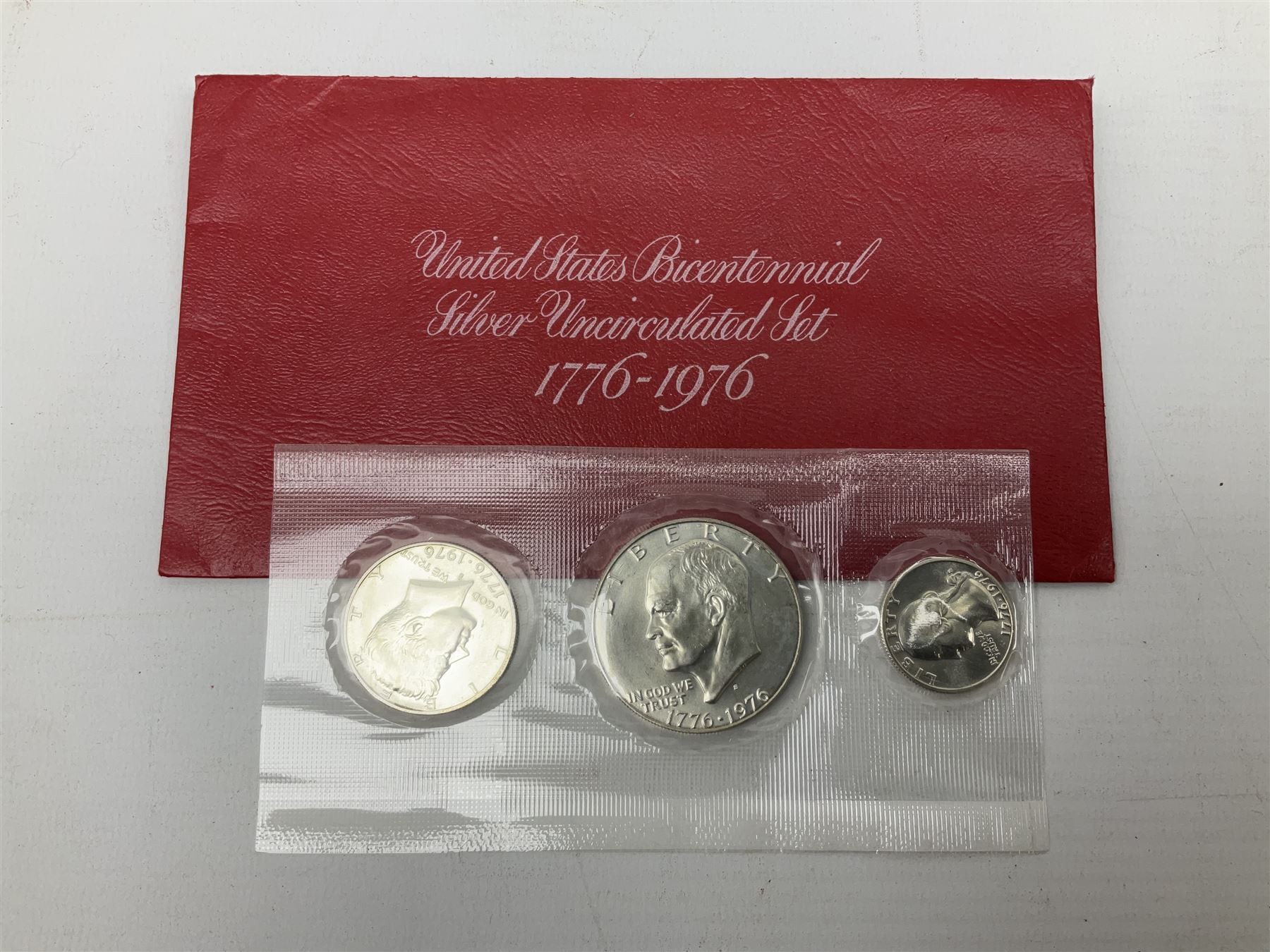 Great British and World coins, including Canadian 1975 dollar, United States of America 1975 proof set and bicentennial silver uncirculated set 1776-1976, Queen Elizabeth II Gibraltar 1977 sterling silver proof twenty-five pence, cased with certificate, New Zealand 1979seven coin set in blue wallet,  GB pre-decimal coins etc