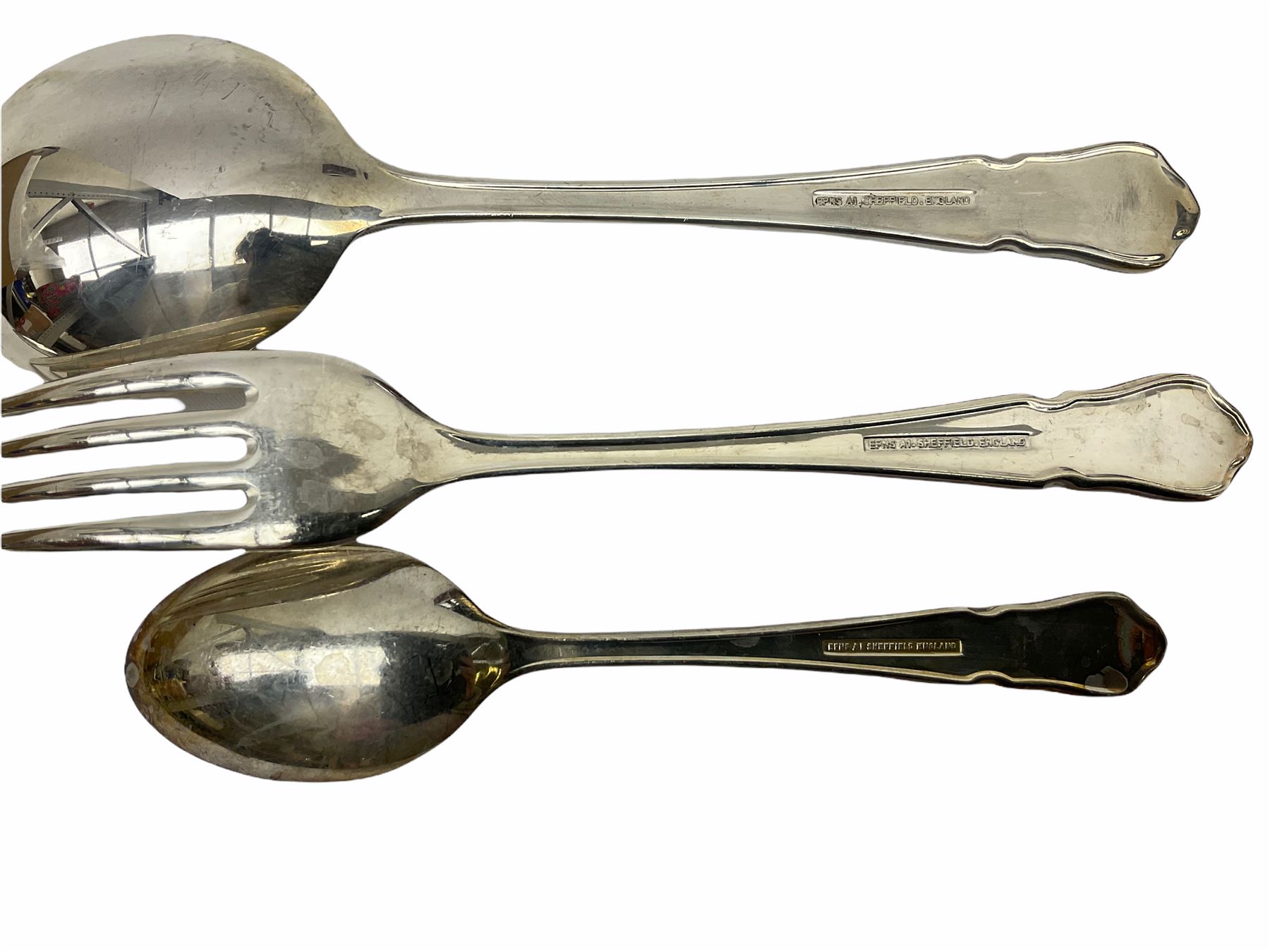 Canteen of silver plated Arthur Price of England cutlery, contained in a wooden case. 