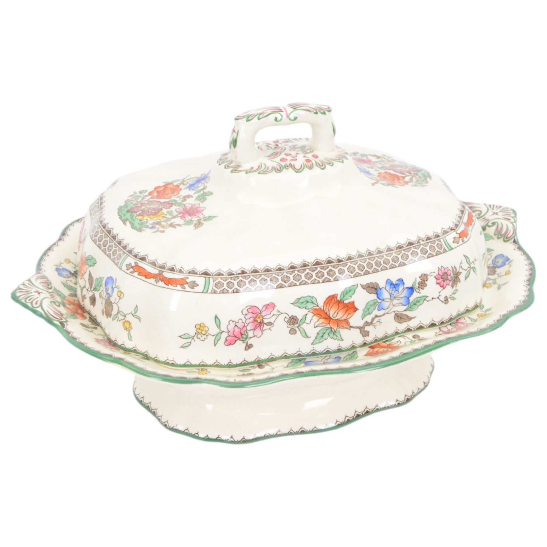 Copeland Spode Chinese Rose pattern extensive tea and dinner service, including eighteen dinner plates, twenty two desert plates, twenty cups and saucers, teapot, coffee pot, platters etc  