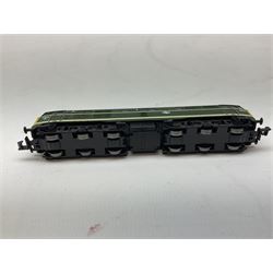 Graham Farish by Bachmann 'N' gauge - Class 31 diesel locomotive no.5826, Class 25/1 locomotive no.D5177 and Class 08 diesel shunter locomotive no.D3785 (3)