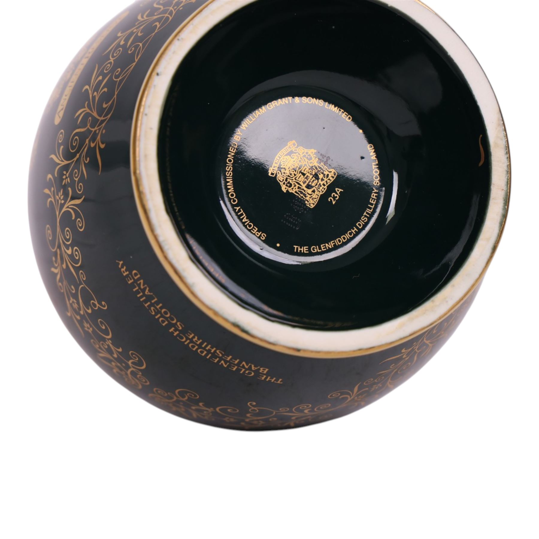 Glenfiddich, 18 year old, Ancient reserve scotch whisky, 43% vol 700ml, in green ceramic decanter