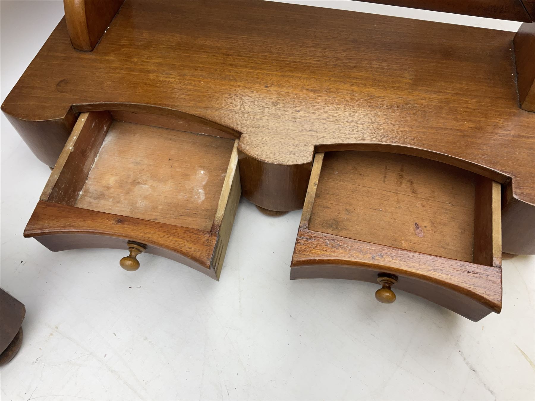 Two Victorian dressing table mirrors, tallest H58cm