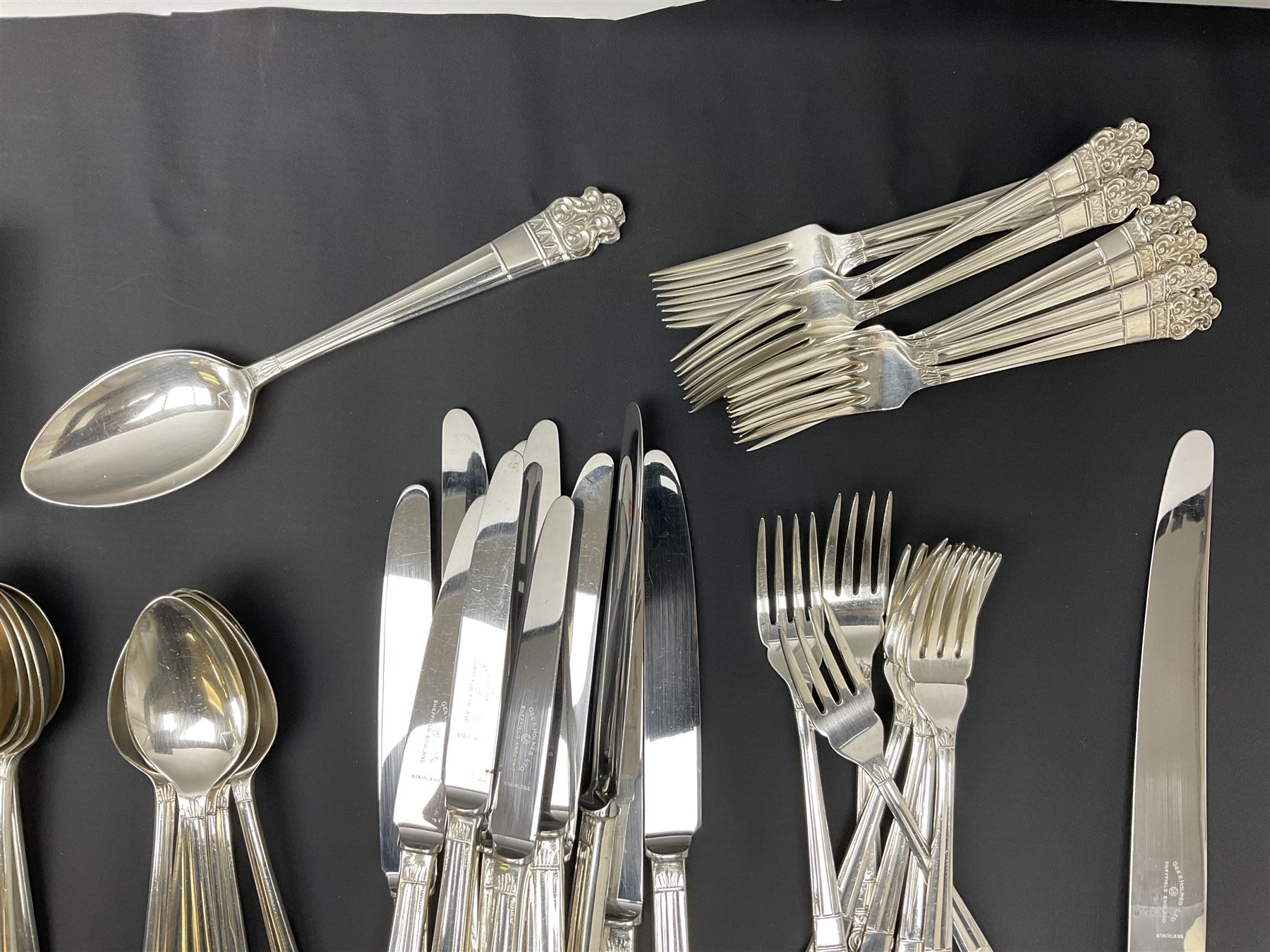 Gee & Holmes Ltd Elizabethan pattern part canteen of silver plated cutlery, stamped GH Heritage Plate