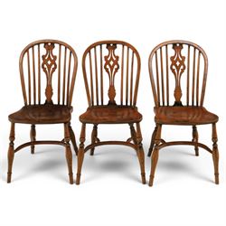 Set of six elm Windsor chairs, saddle seats with crinoline stretchers