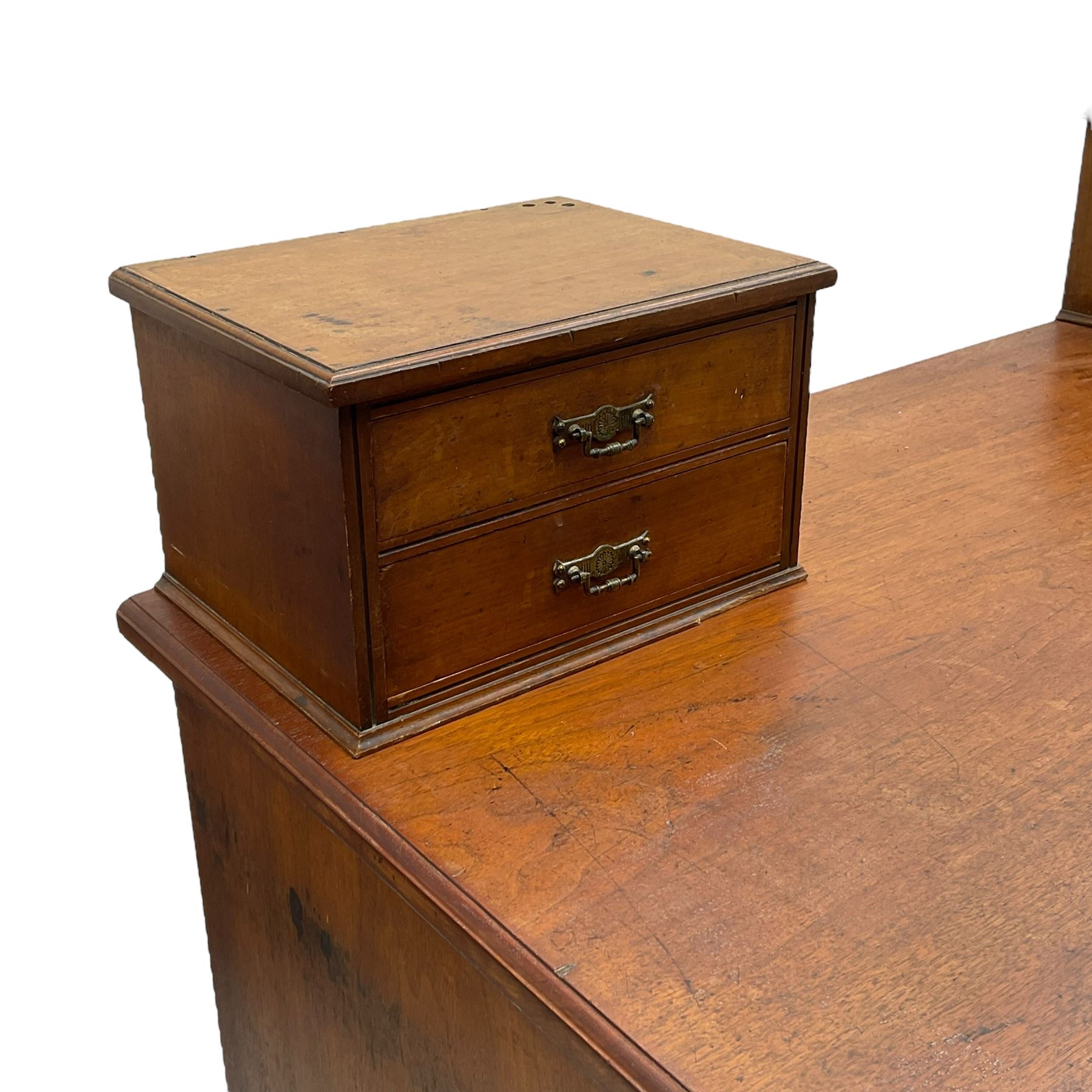 C. Hindley & Sons (London: 1820-1892) - Late Victorian walnut twin pedestal desk, the rectangular moulded top surmounted by two banks of two drawers over eleven graduating drawers, on moulded plinth base, the central drawer stamped 'C. Hindley & Sons, 134 Oxford Street, London, 5298'