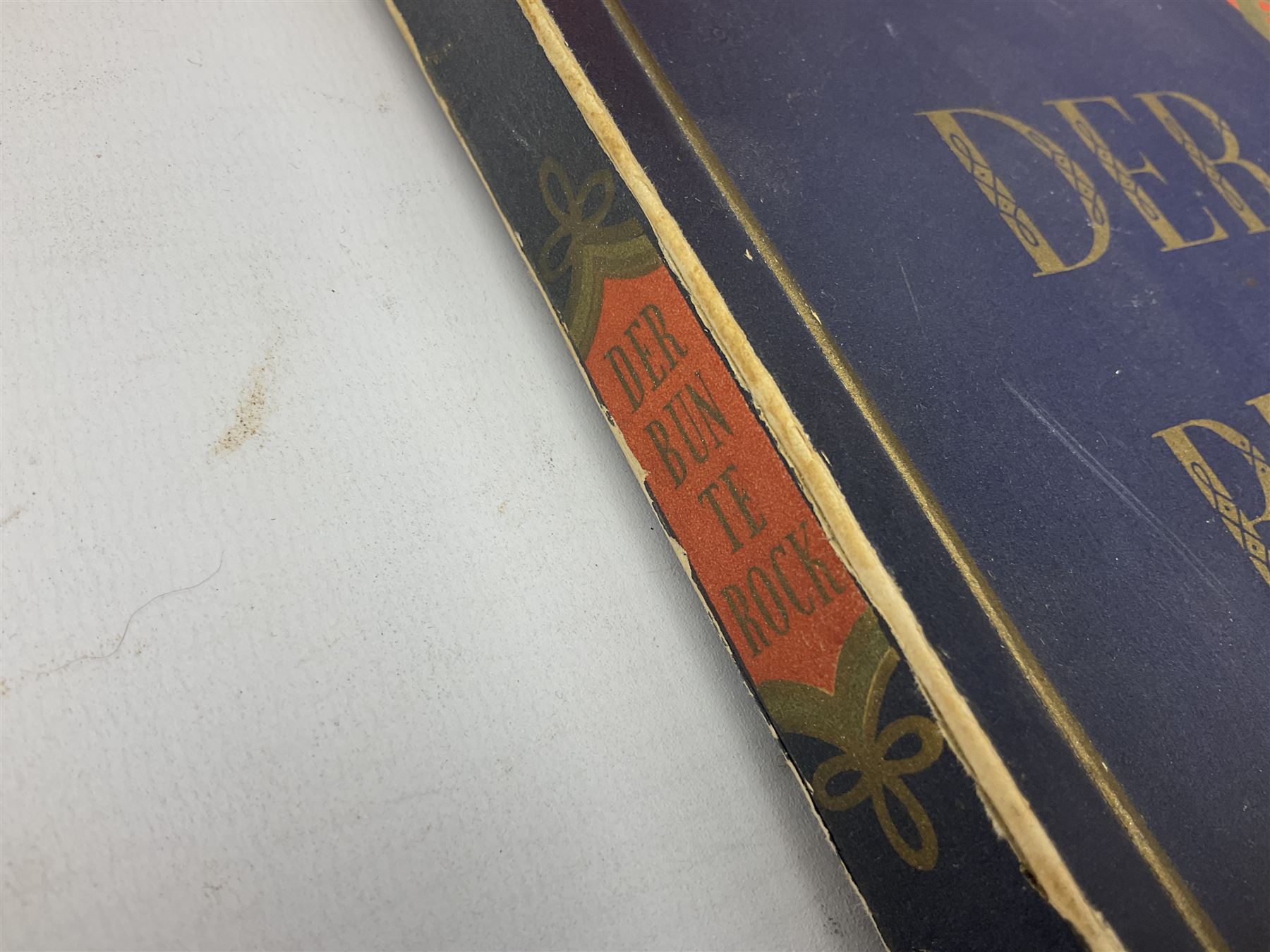 Magnus Laurie: The West Riding Territorials in the Great War. 1920: German Haus Neuerburg cigarette card album entitled Der Bunte Rock depicting 19th century military uniforms; French Chocolat Aiglon trade card album including some military costumes; and a cigarette card album, some of military interest (4)