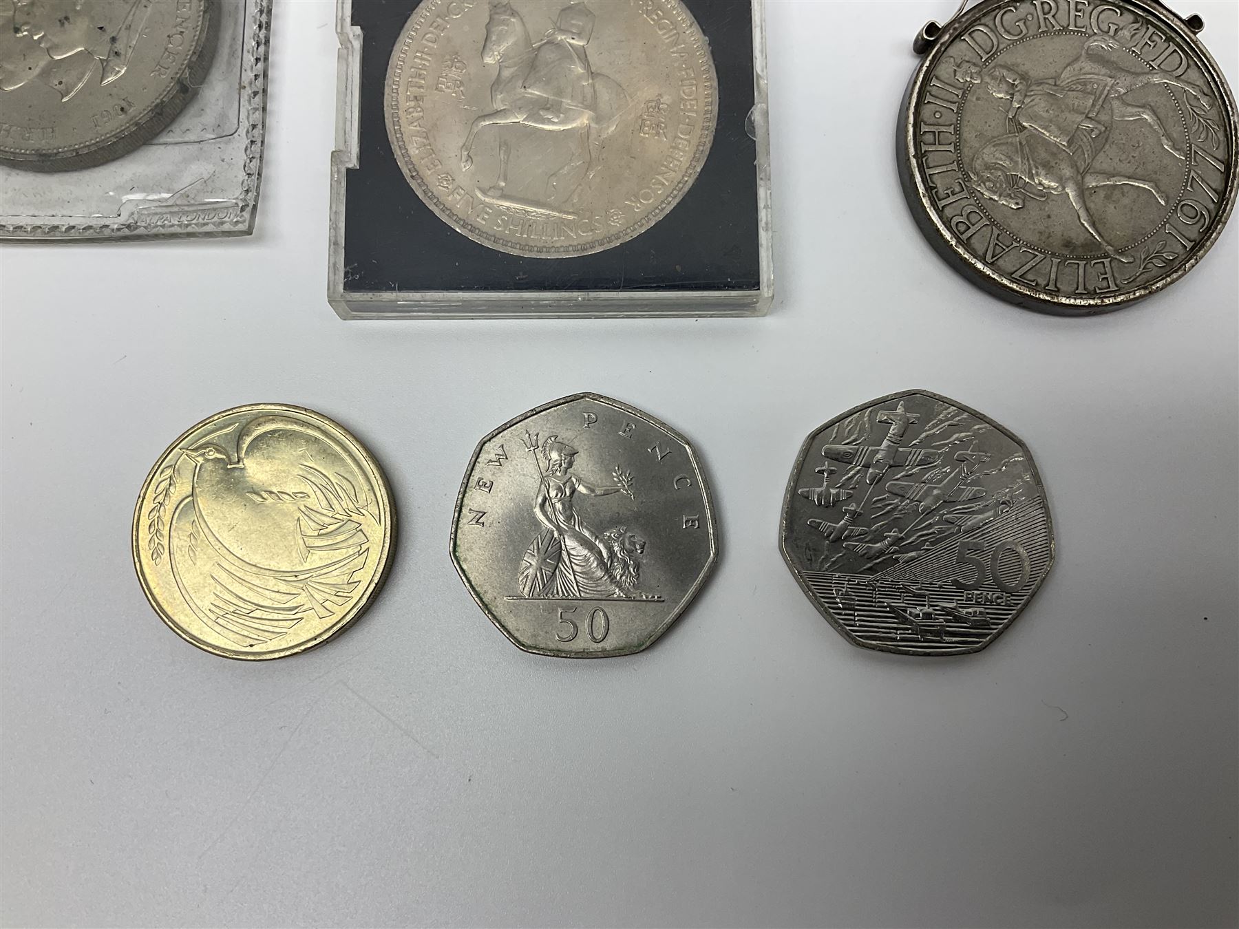 Queen Victoria 1897 crown coin, three King George V half crowns, King George VI 1937 crown, Queen Elizabeth II 1977 silver proof crown cased with certificate and other coinage 