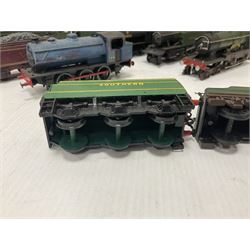 ‘00’ gauge - Airfix locomotive model kits comprising series 4 City of Truro kit and empty series 4 box, series 4 Mogul, two series 4 Harrow kits, all boxed; together with Rosebud Kitmaster Stirling kit and quantity of loose plastic locomotives and tenders from Airfix, Kitmaster, Ratio etc 
