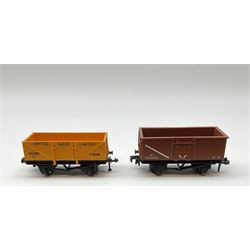 Hornby Dublo - 4646 Low-Sided Wagon D1 with cable drums; 4649 Low-Sided Wagon with tractor; 4656 16-Ton Mineral Wagon brown; 4657 United Dairies Milk Tank Wagon; 4660 U.G.B. Sand Wagon; 4677 Tank Wagon 'Mobil' (D1); and 4680 Tank Wagon 'Esso' (Fuel Oil); all boxed (7)