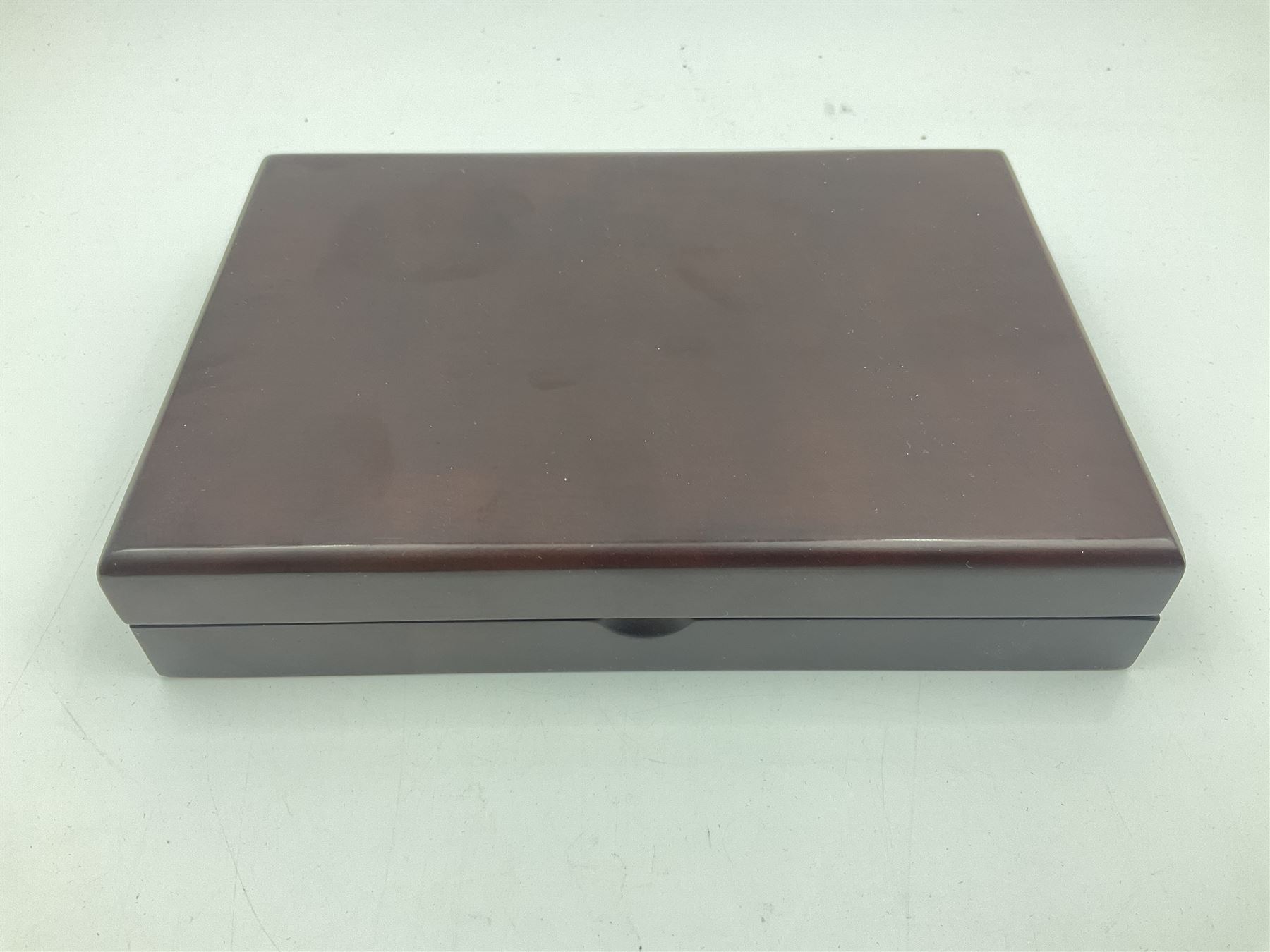 Queen Elizabeth II 2015 gold proof five sovereign coin, encapsulated and graded by NGC 'PF 70 Ultra Cameo one of first 250 struck'