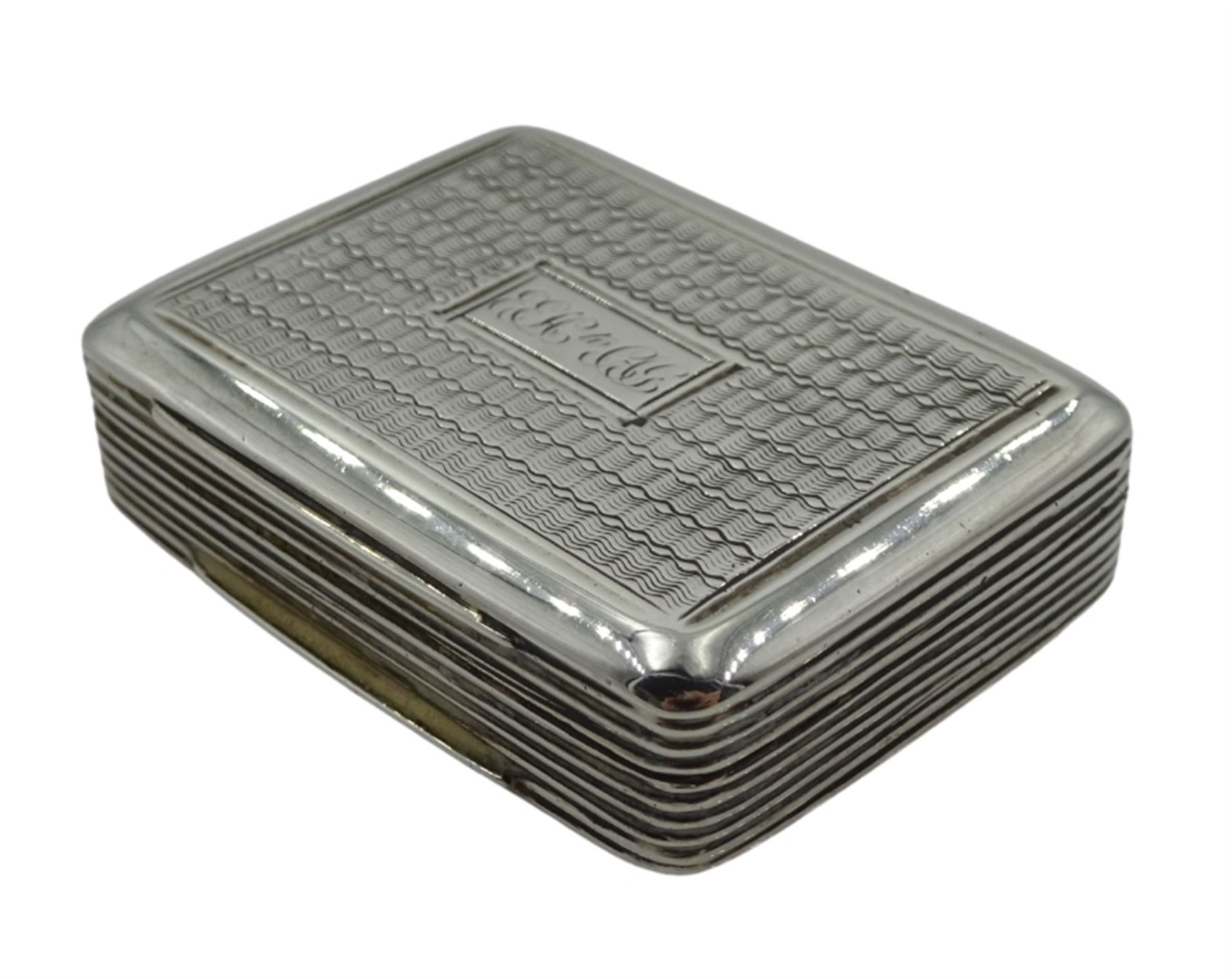 George IV silver small lidded box, engine turned decoration, the cartouche with engraved 'EEH To CAG' by Ledsam & Vale, Birmingham 1827